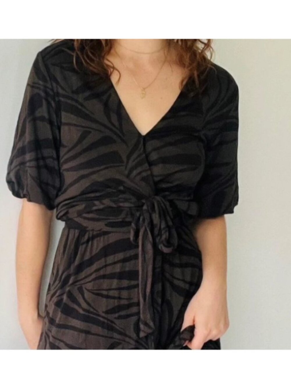 Z Supply Evereve Clara Tropical Zebra Wrap Top Puff Sleeves Olive Green Black M